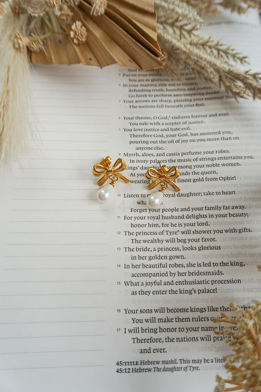 18k Gold Pvd Bow Pearl Stud Earrings